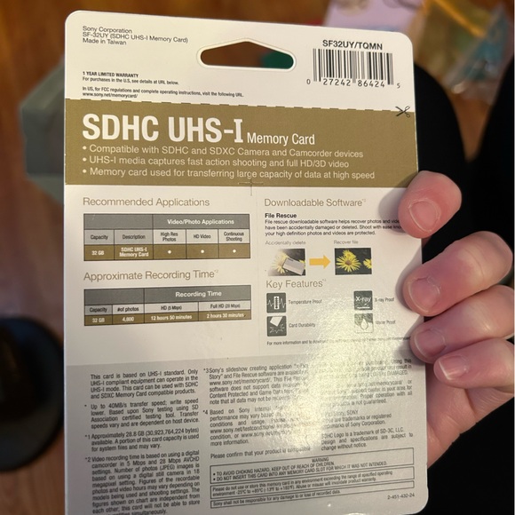 Sony SDHC 32 GB Card NEW - Picture 2 of 2